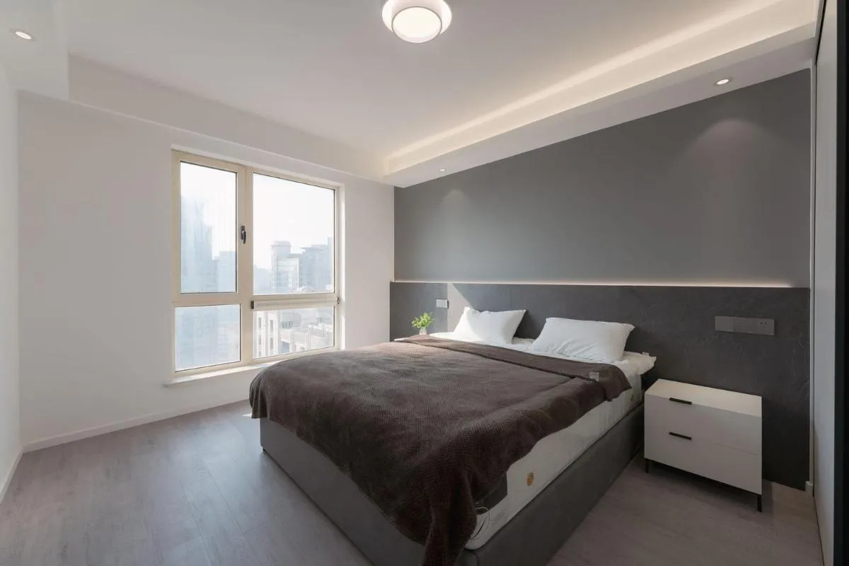 Image 2 of Brand New Apartment The Bund Nanjing Road Xintiandi Cheng Huangmiao Large Flat Warm and Sunny Three Rooms 100m from Metro Station