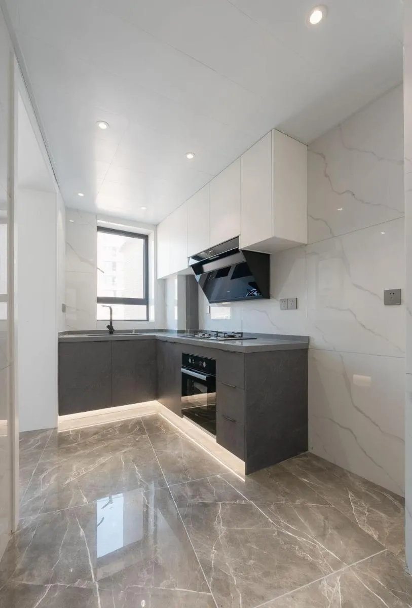 Image 5 of Brand New Apartment The Bund Nanjing Road Xintiandi Cheng Huangmiao Large Flat Warm and Sunny Three Rooms 100m from Metro Station