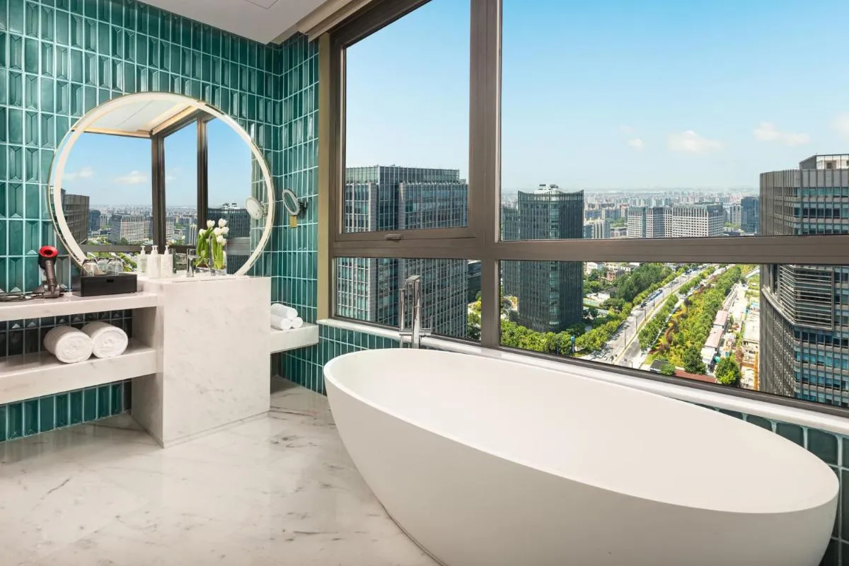 Image 2 of HUALUXE Shanghai Changfeng Park, an IHG Hotel