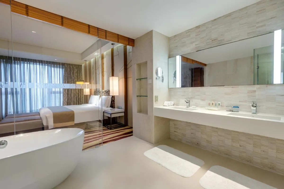 Image 2 of Holiday Inn Shanghai Hongqiao, an IHG Hotel