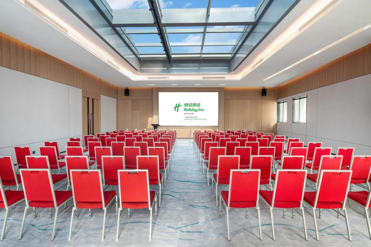 Image 6 of Holiday Inn Shanghai Nanjing Road, an IHG Hotel