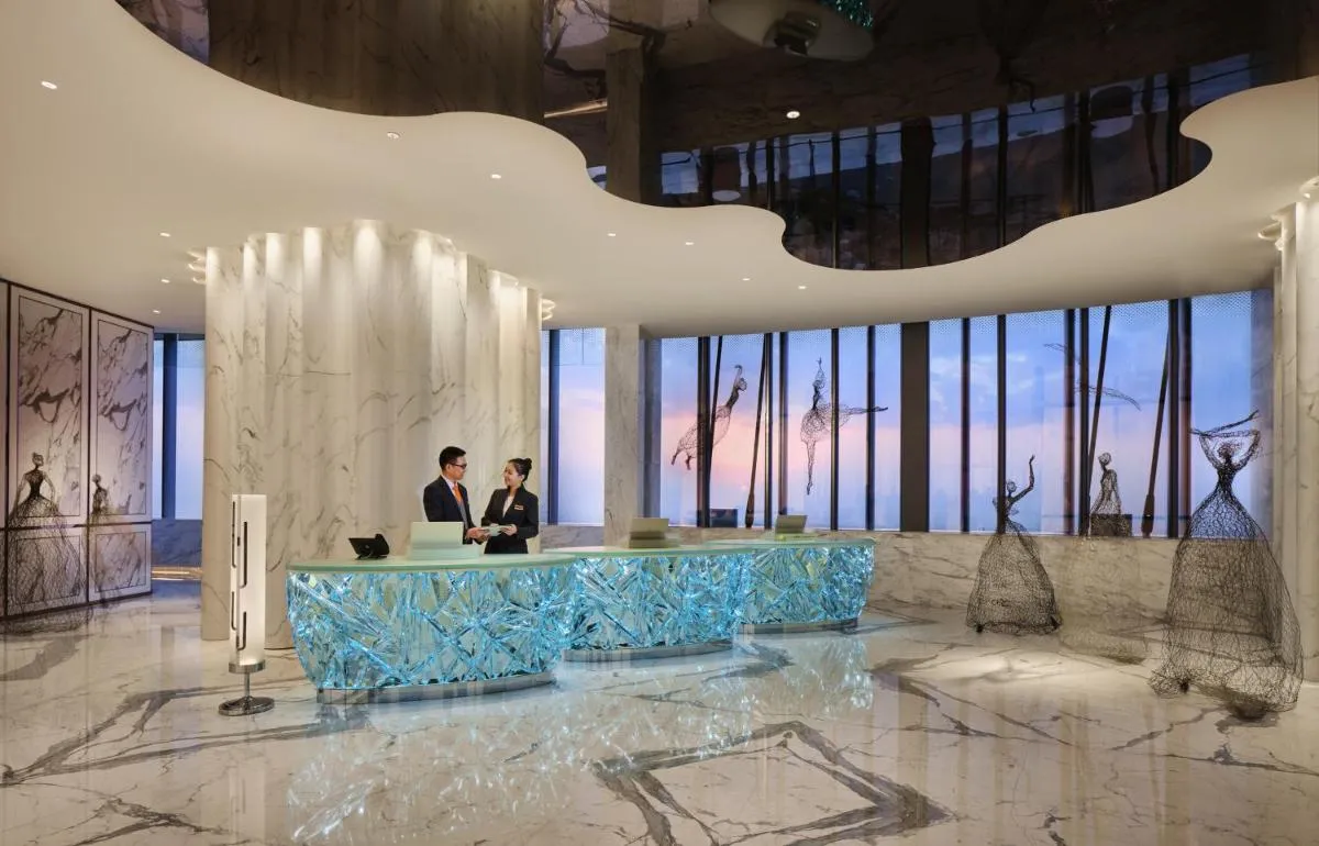 Image 3 of J Hotel, Shanghai Tower – Above All Else, Overlooking the Bund