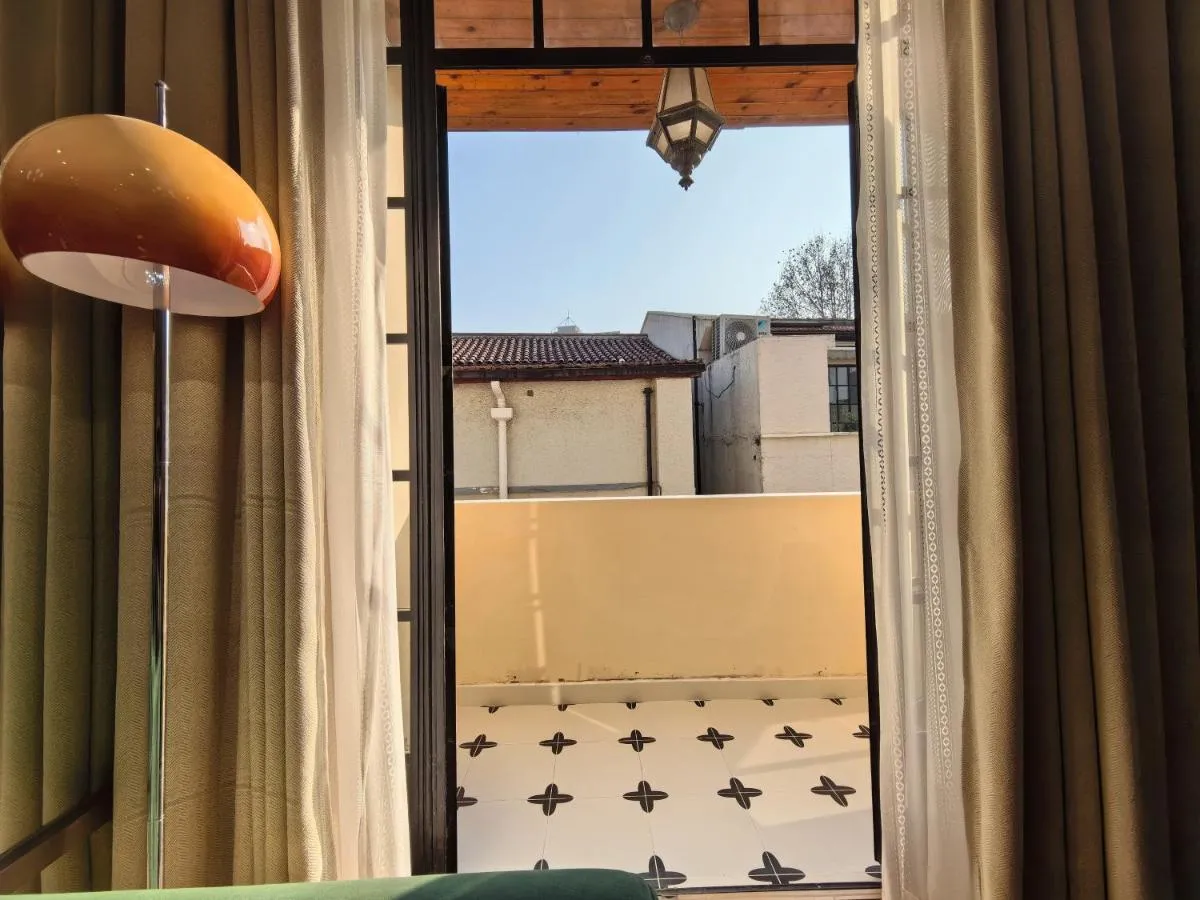 Image 6 of Shanghai Hills & Zinn Sunshine BnB with Balcony Near Metro Line1 Changshu rd