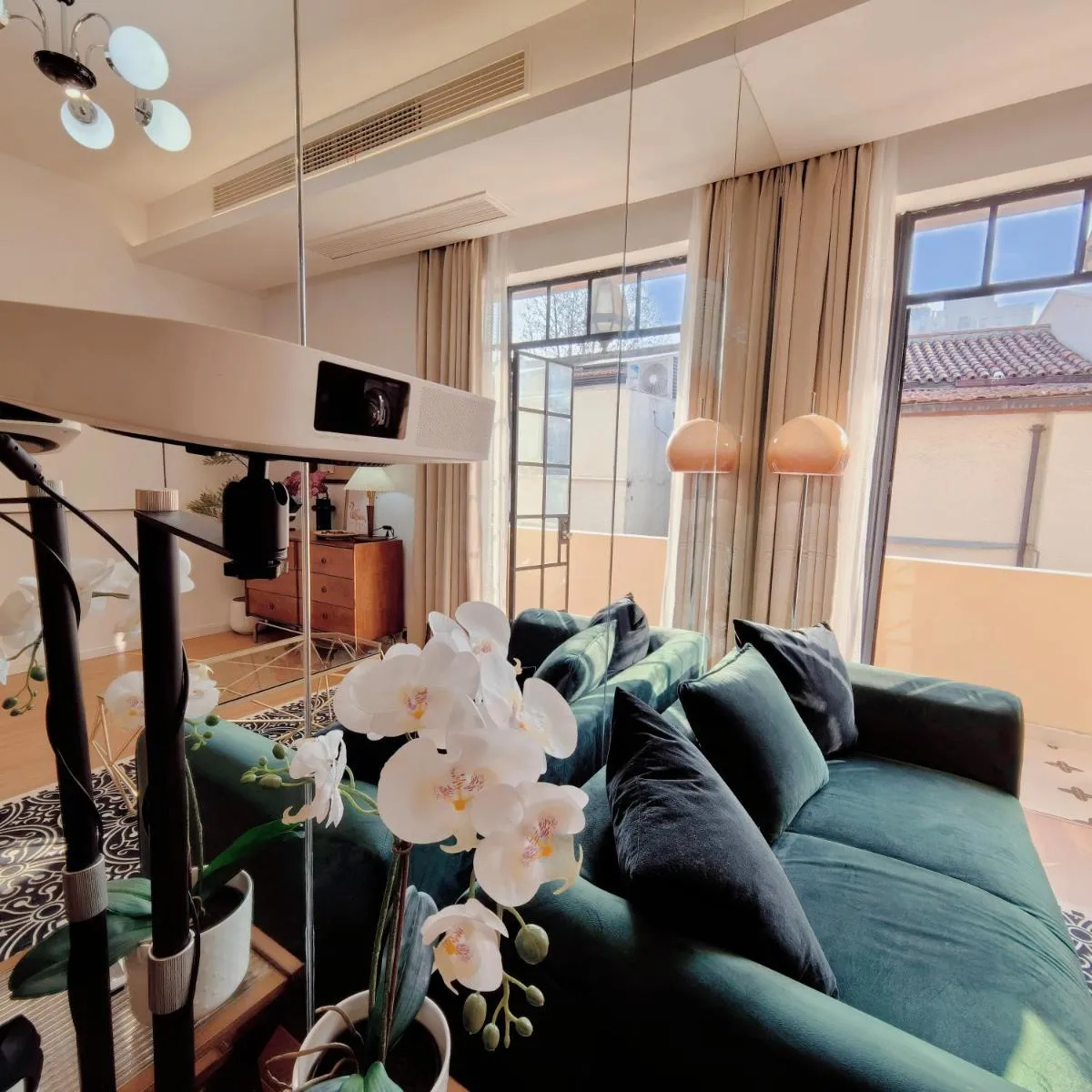 Image 4 of Shanghai Hills & Zinn Sunshine BnB with Balcony Near Metro Line1 Changshu rd