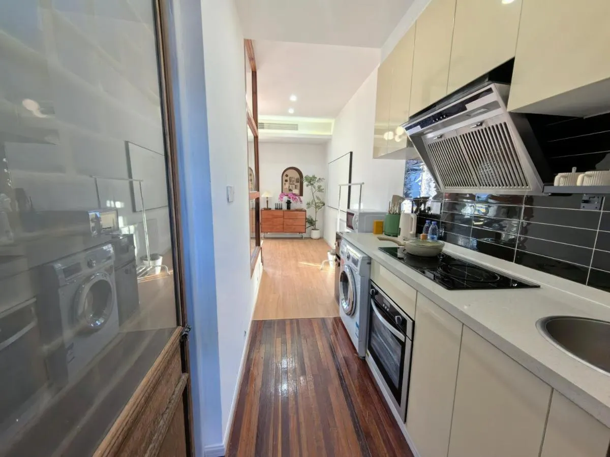 Image 3 of Shanghai Hills & Zinn Sunshine BnB with Balcony Near Metro Line1 Changshu rd
