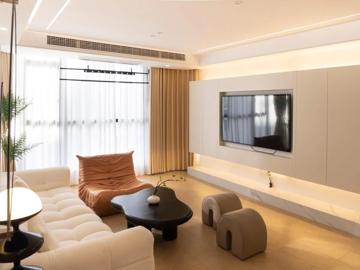Image 2 of Three Bedroom Apartment near Xintiandi