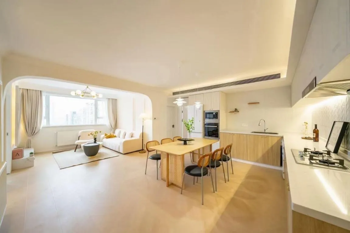 Image of Warm Four Bedroom Apartment with Huangpu River View