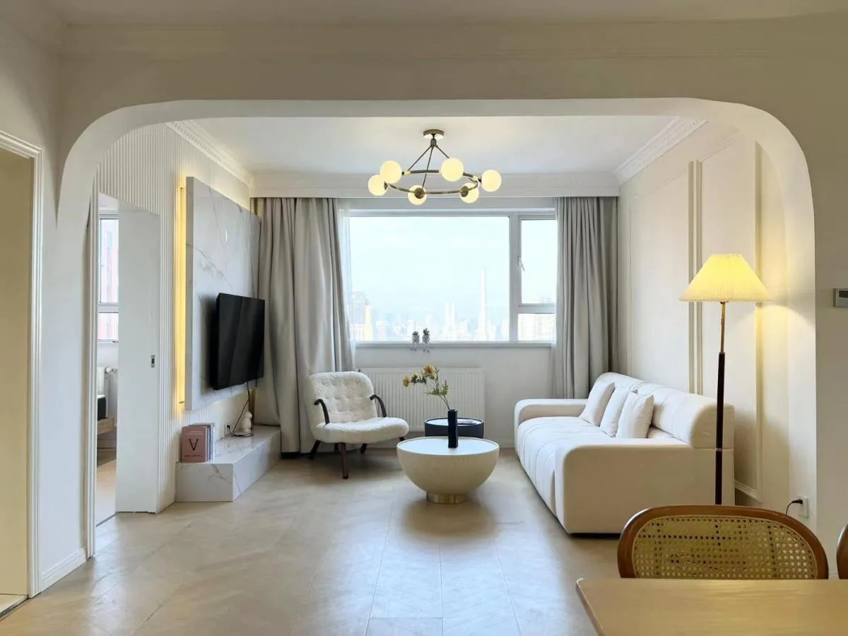 Image 4 of Warm Four Bedroom Apartment with Huangpu River View