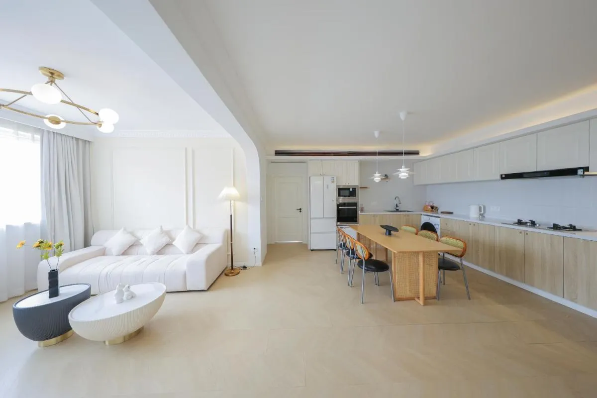 Image 3 of Warm Four Bedroom Apartment with Huangpu River View