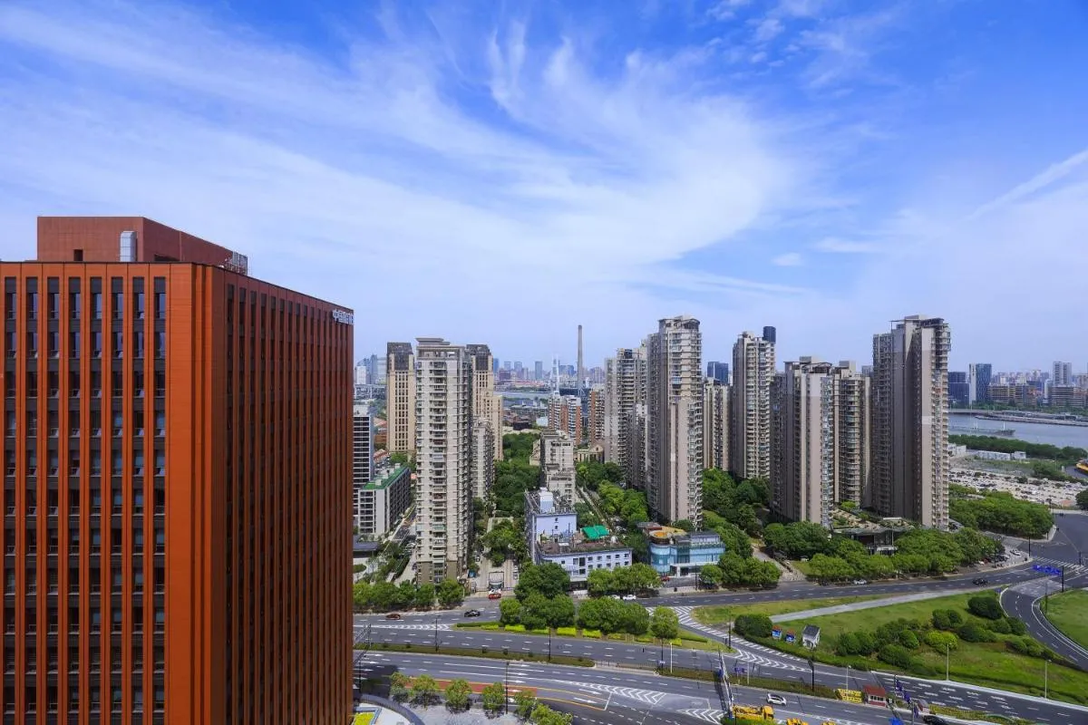Image 5 of Warm Four Bedroom Apartment with Huangpu River View