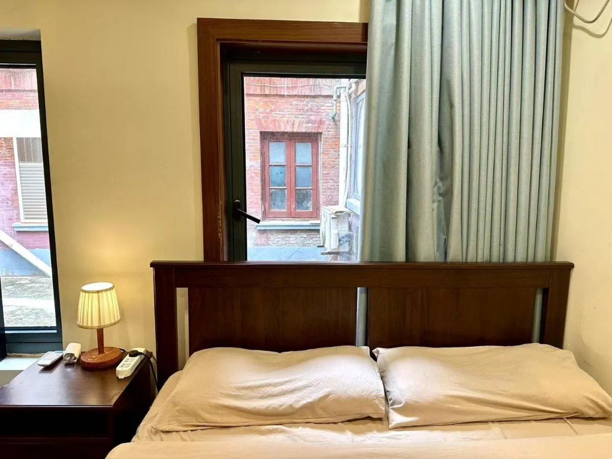 Image 2 of Book and Bed – Xujiahui