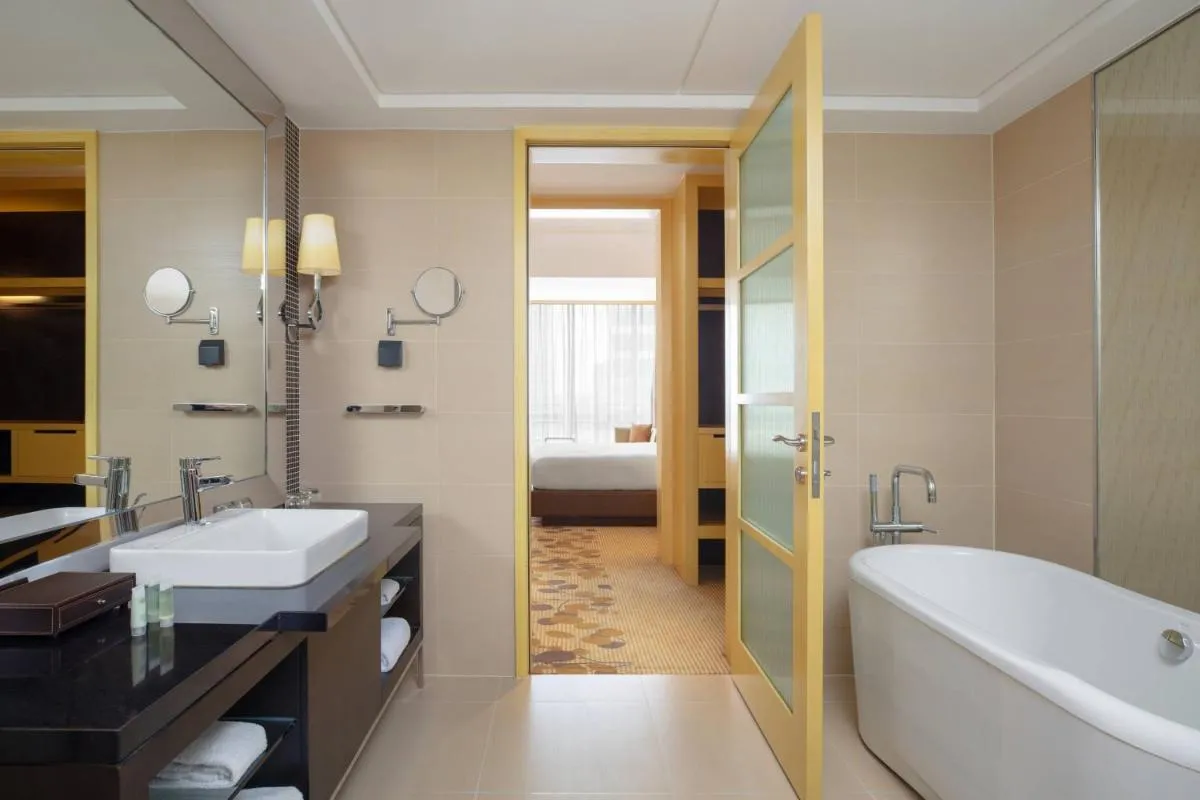Image 2 of Courtyard by Marriott Shanghai Central