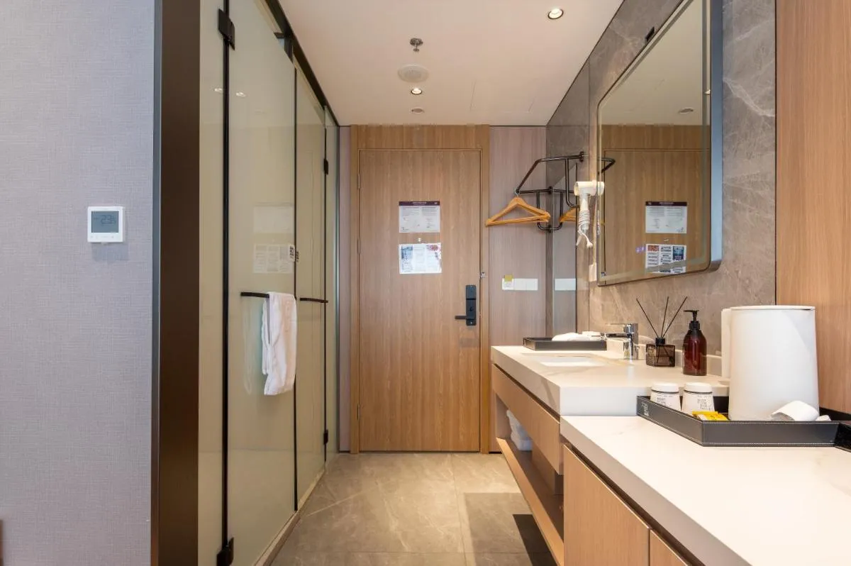 Image 1 of Dayin Garden Hotel -Near People’s Square & Nanjing Road-Large Social Area -Bar -Café -Gym -Free Laundry Luggage Storage -24H Front Desk-English Service