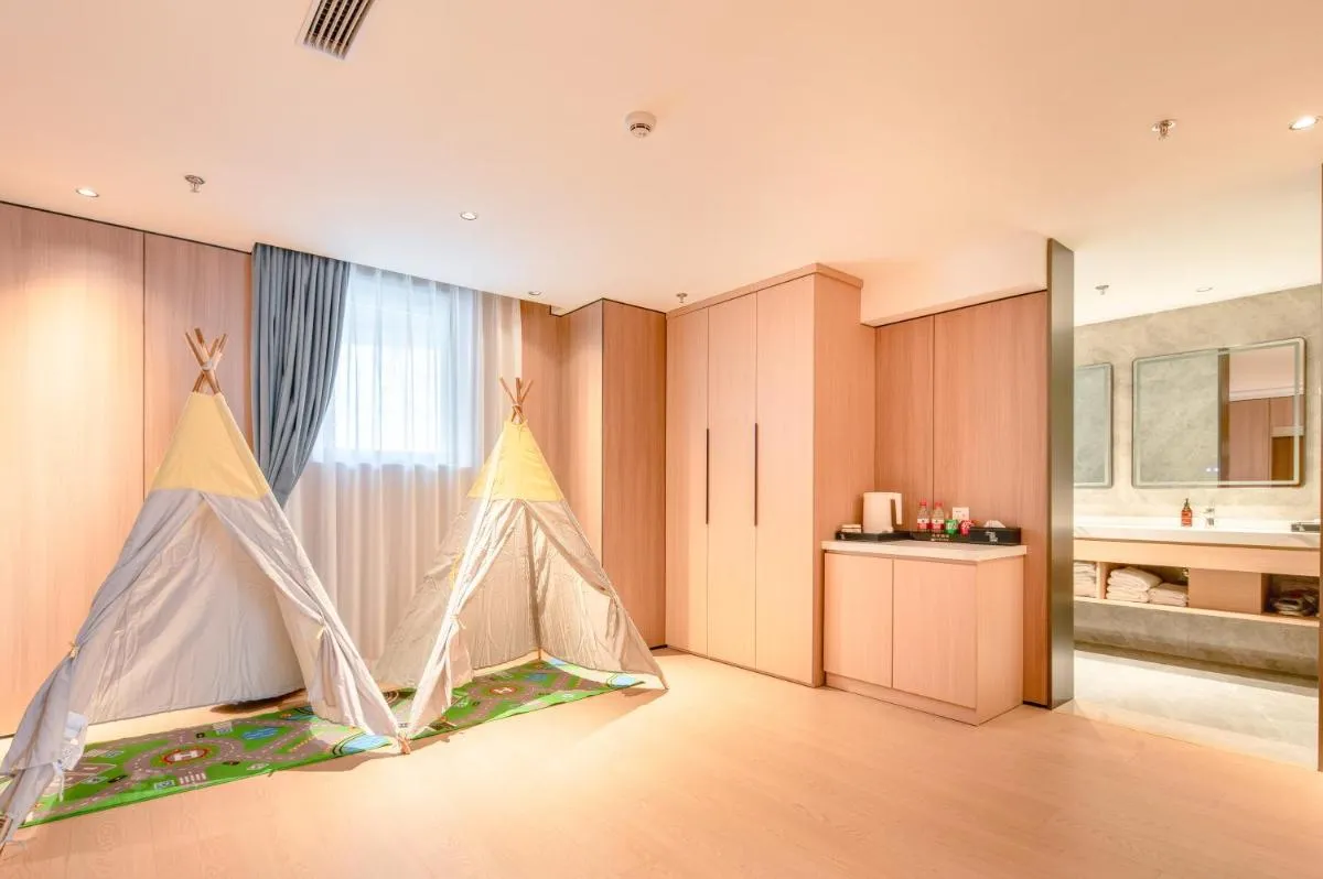 Image 2 of Dayin Garden Hotel -Near People’s Square & Nanjing Road-Large Social Area -Bar -Café -Gym -Free Laundry Luggage Storage -24H Front Desk-English Service