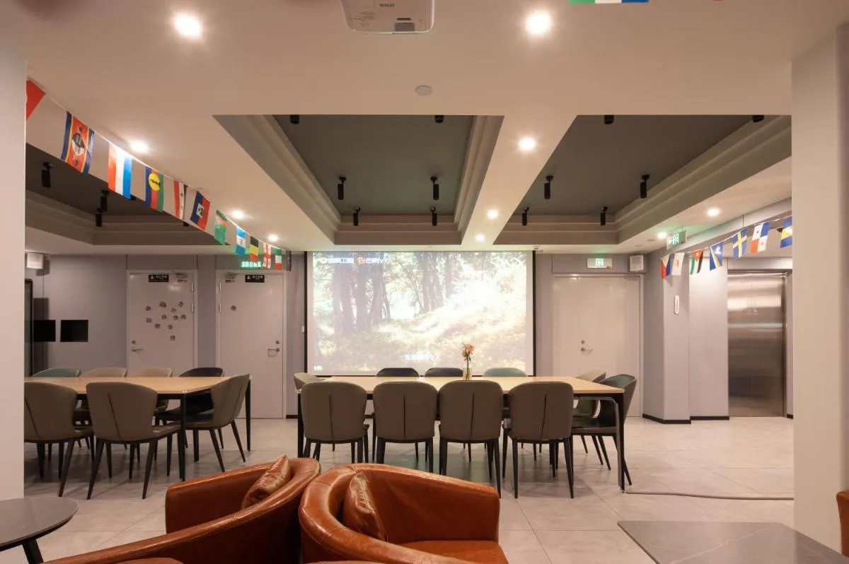 Image 2 of Dayin International Youth Hostel -Near People’s Square & Old Town -Social Area -Bar -Café -Gym -Free Laundry Luggage Storage -24H Front Desk -English Service