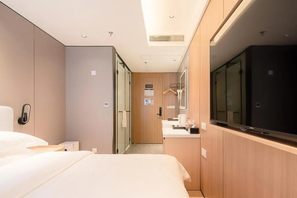 Image of Dayin International Youth Hostel -Near People’s Square & Old Town -Social Area -Bar -Café -Gym -Free Laundry Luggage Storage -24H Front Desk -English Service