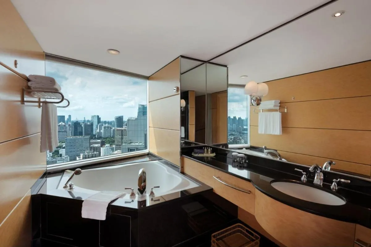 Image 2 of DoubleTree by Hilton Shanghai Pudong – Present welcome cookie