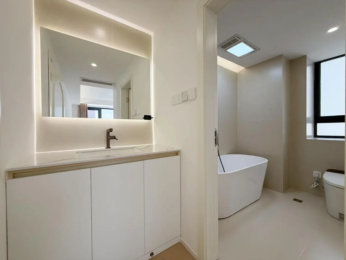 Image 2 of Eastern Hub – Bund Branch 4bedroom Near Subway HongHui Apt