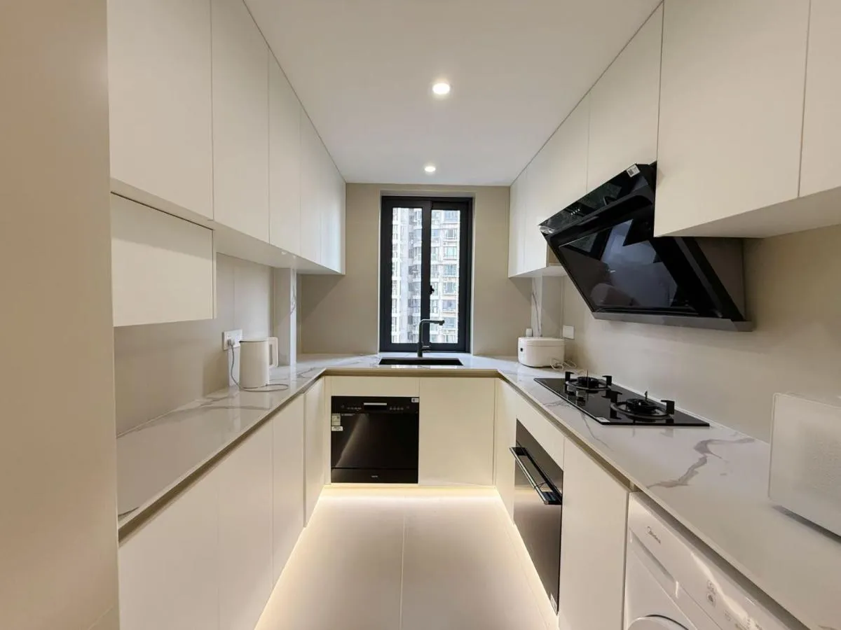 Image 3 of Eastern Hub – Bund Branch 4bedroom Near Subway HongHui Apt
