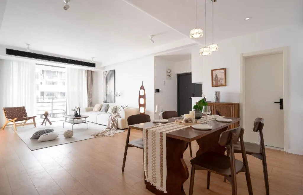 Image of Eastern Hub – Bund Branch Cozy Chic 3bedroom Skyline&Shanghai Tower View Apt
