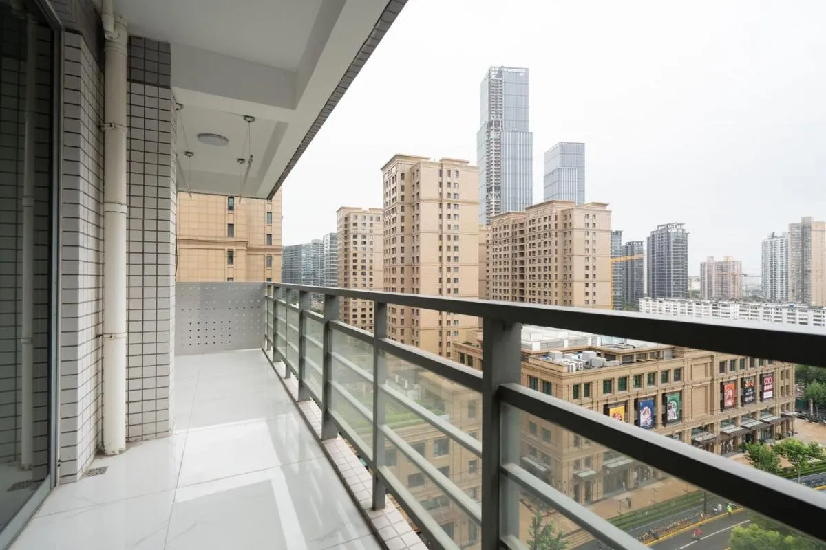 Image 5 of Eastern Hub – Bund Branch Cozy Chic 3bedroom Skyline&Shanghai Tower View Apt
