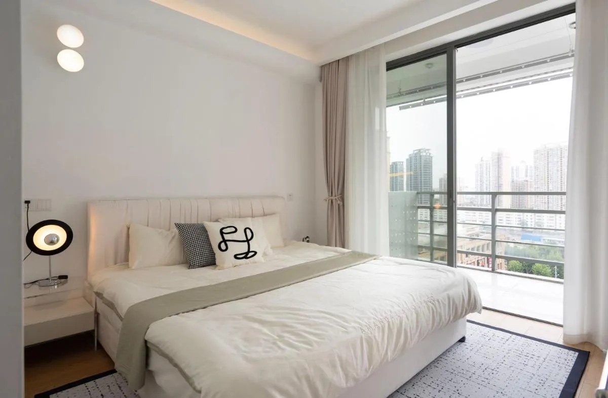 Image 1 of Eastern Hub – Bund Branch Cozy Chic 3bedroom Skyline&Shanghai Tower View Apt