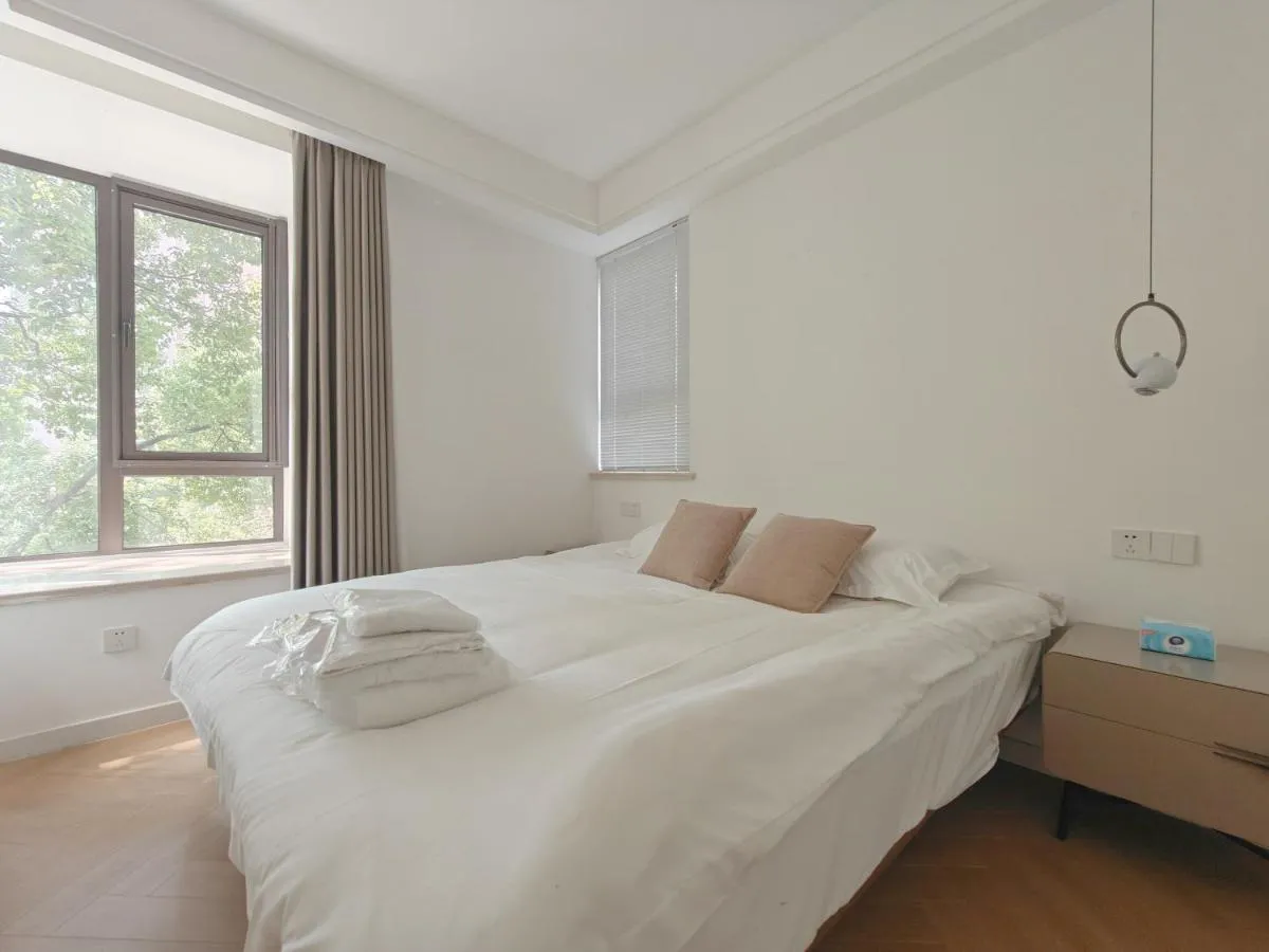 Image 1 of Eastern Hub – Bund Branch Designer Open Kitchen Super Large Sofa Deluxe Three Room