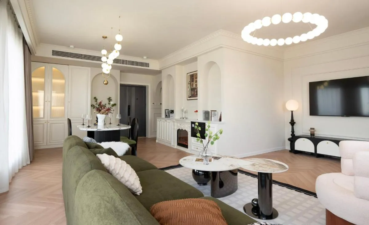 Image 5 of Eastern Hub – Bund Branch Yuyuan Garden Artistic 3bedroom with Bund View