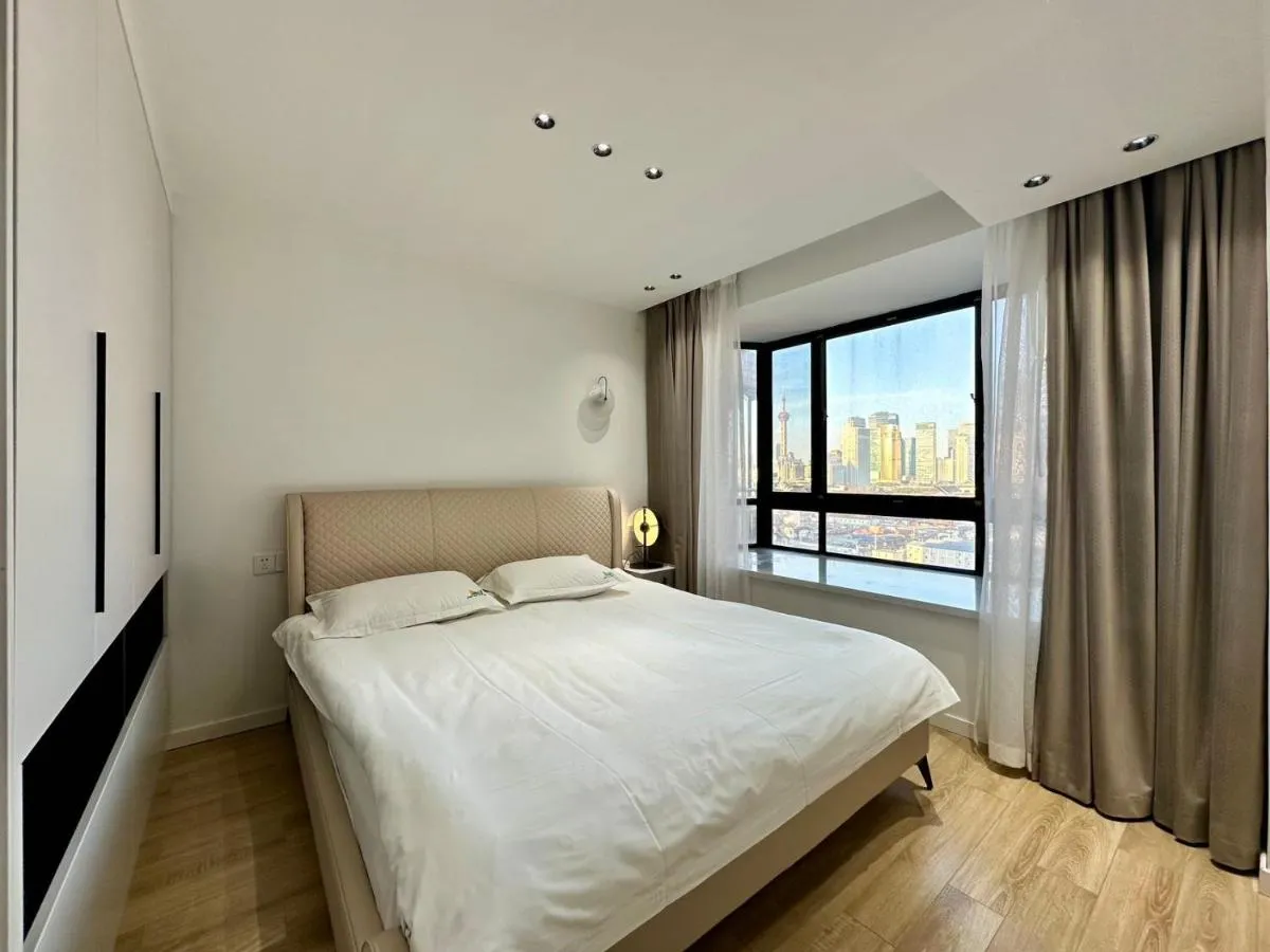 Image 1 of Eastern Hub – Bund Branch Yuyuan Garden Artistic 3bedroom with Bund View