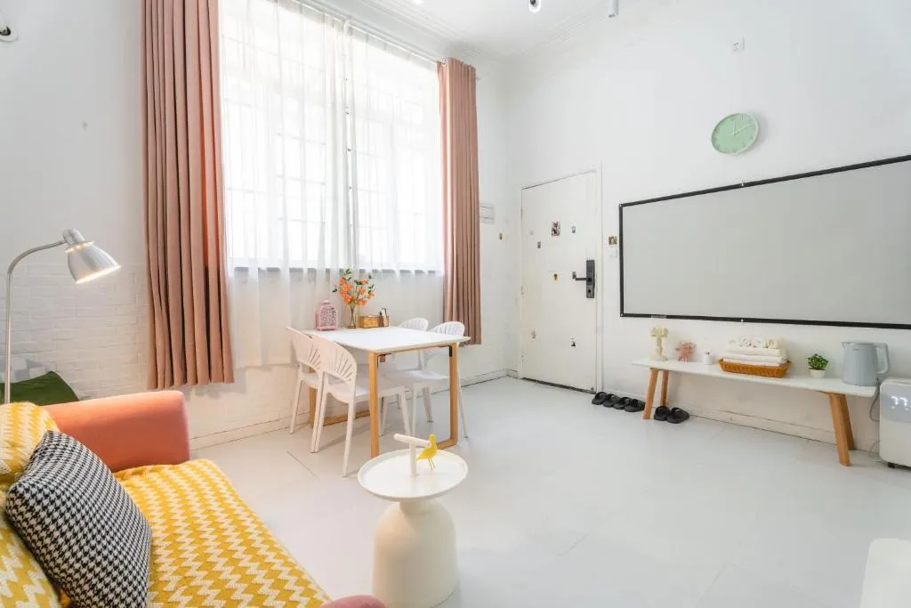 Image of Hills &XING 1771 Homestay near Line1&2&13 and Shanghai People’s Square