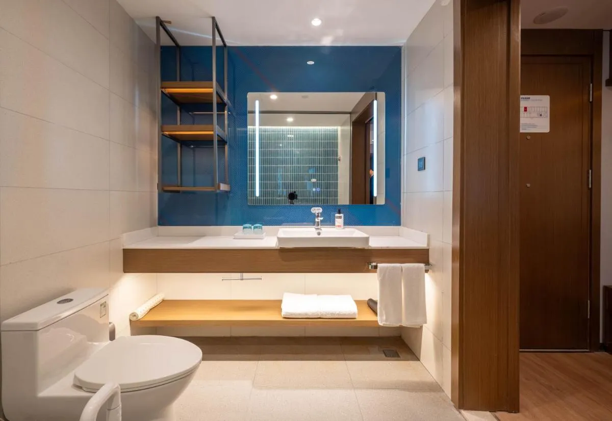 Image 2 of Holiday Inn Express Shanghai Pujiang Lianhang Road by IHG
