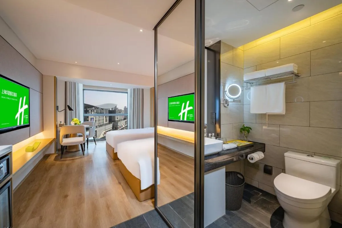 Image 2 of Holiday Inn Shanghai Huaxia by IHG – overlooking city scenery at Sky View Restaurant