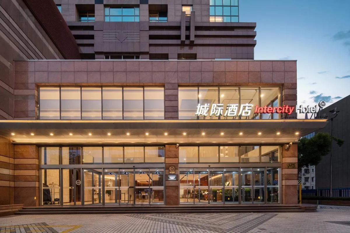 Image 5 of Intercity Shanghai Lujiazui Center near Pudong South Road Subway Station- Free Minibar for First Night