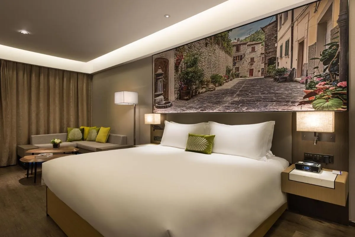 Image 1 of Mercure Shanghai Hongqiao Railway Station