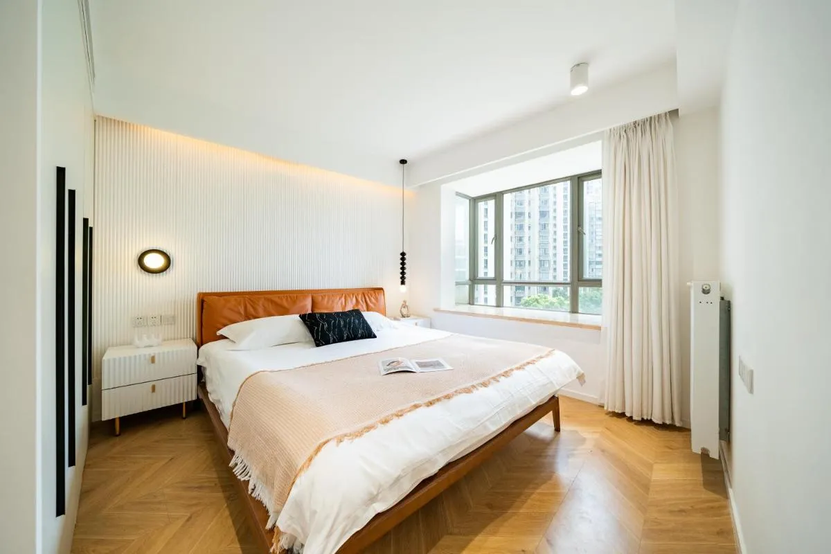 Image 1 of Moli B&B-Nanjing West Road 3-Bedrooms with Elevator 3 king-size beds 2 bathrooms 1bathtub Apart ment Near the subway