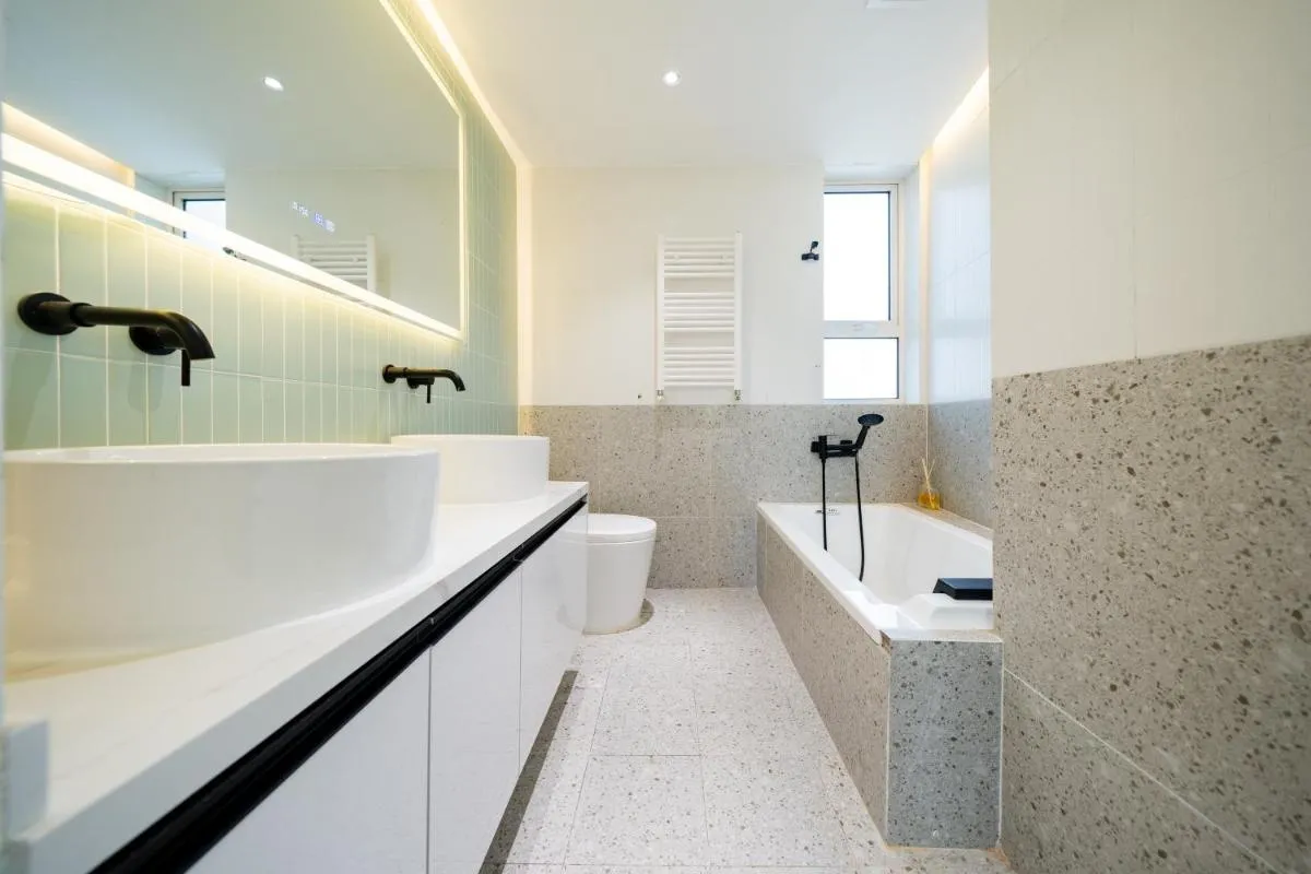 Image 2 of Moli B&B-Nanjing West Road 3-Bedrooms with Elevator 3 king-size beds 2 bathrooms 1bathtub Apart ment Near the subway