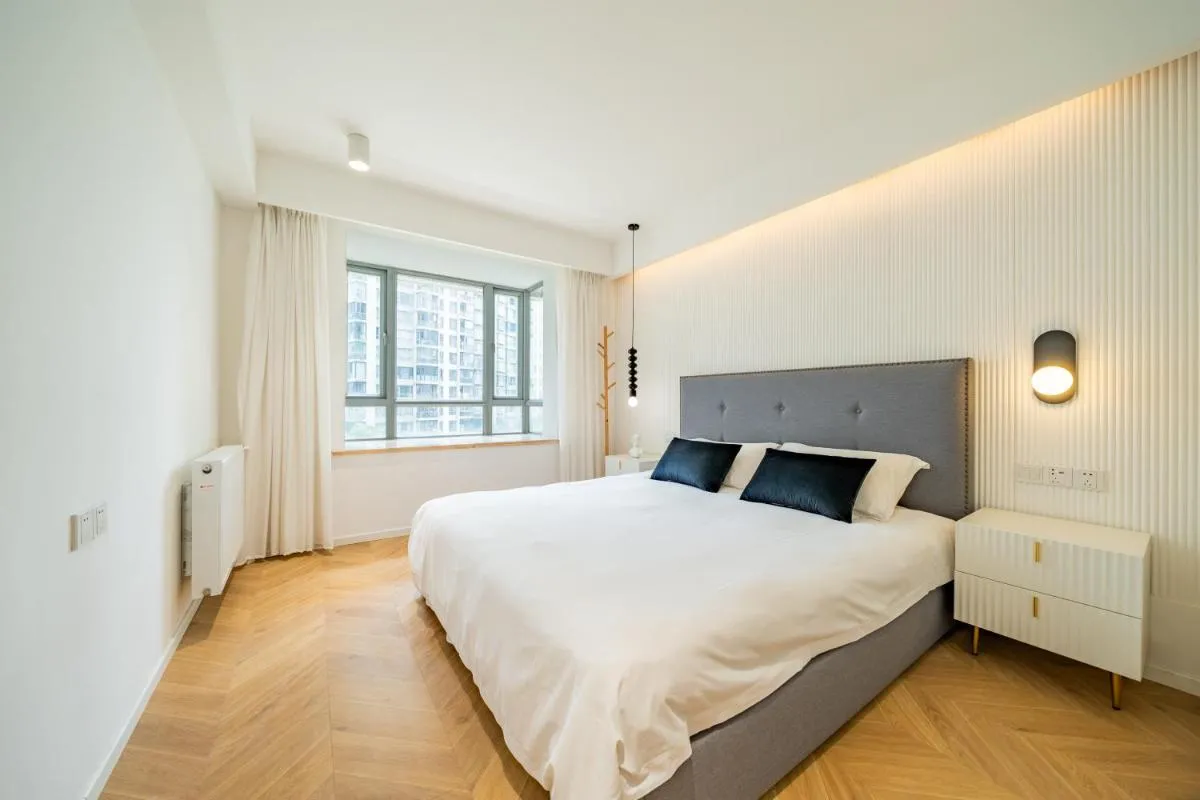 Image 6 of Moli B&B-Nanjing West Road 3-Bedrooms with Elevator 3 king-size beds 2 bathrooms 1bathtub Apart ment Near the subway