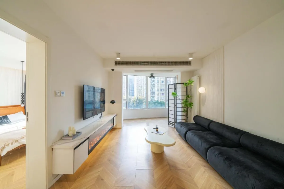Image 4 of Moli B&B-Nanjing West Road 3-Bedrooms with Elevator 3 king-size beds 2 bathrooms 1bathtub Apart ment Near the subway