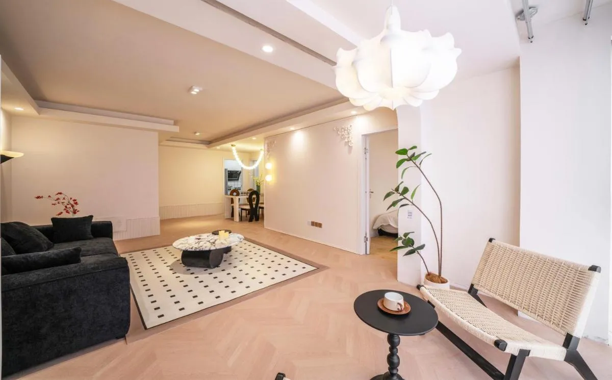 Image 1 of Moli B&B-Right on Nanjing East Road the Bund 2-Bedrooms with Elevator Apart ment Near the subway