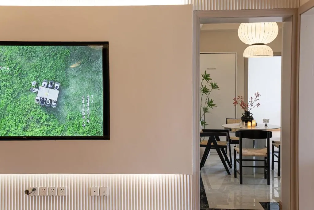 Image of Moli B&B – The Bund Riverview Nanjing East Road 3-Bedrooms with Elevator Apartment Near the subway