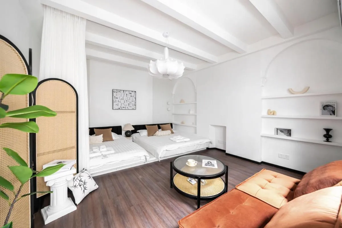 Image 1 of Molly Homestay – Nanjing West Road Jing’an Temple Townhouse near subway
