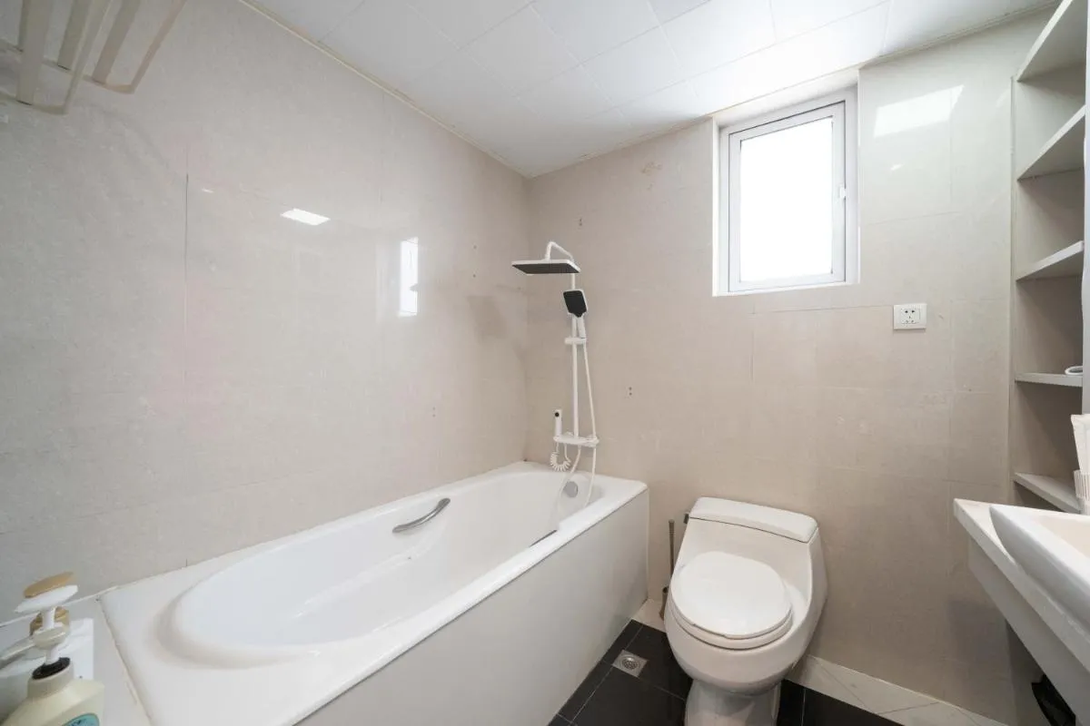 Image 6 of Molly Homestay – walk to Yu Garden and the Bund 3bedrooms 1study 2 bathrooms elevator apartment