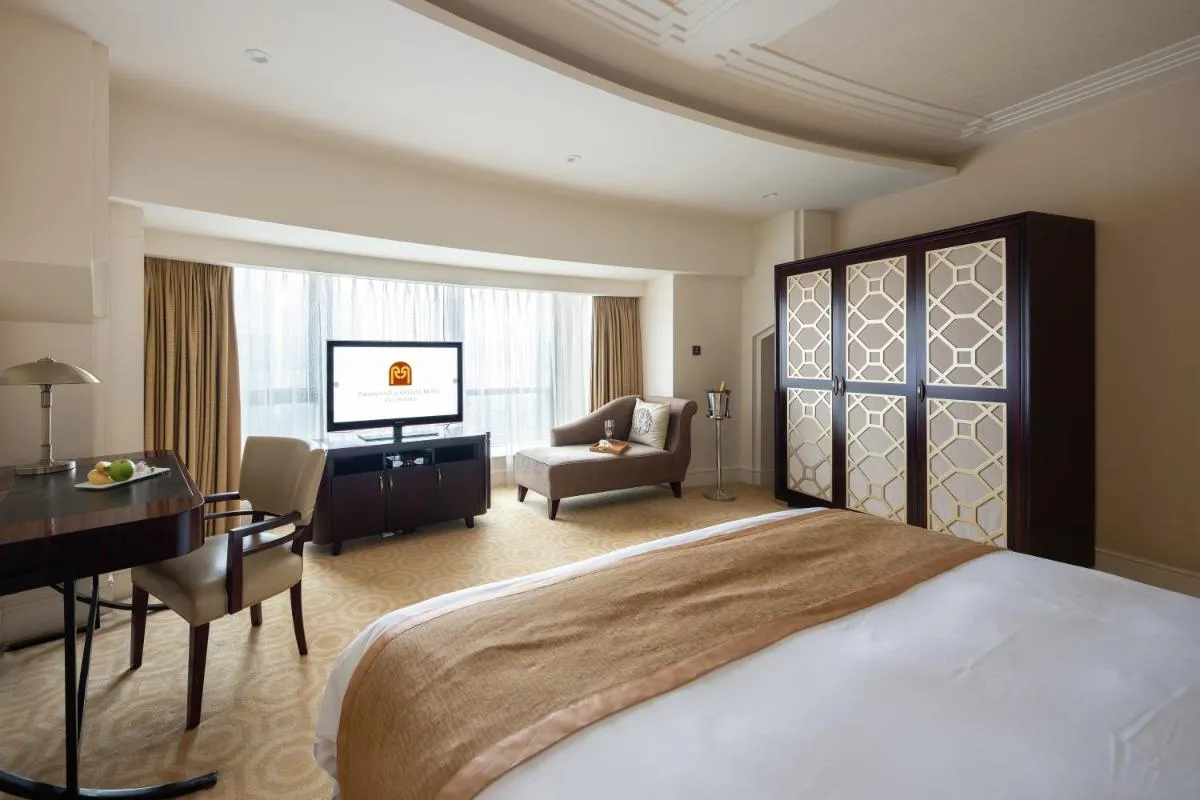 Image 2 of Paramount Gallery Hotel