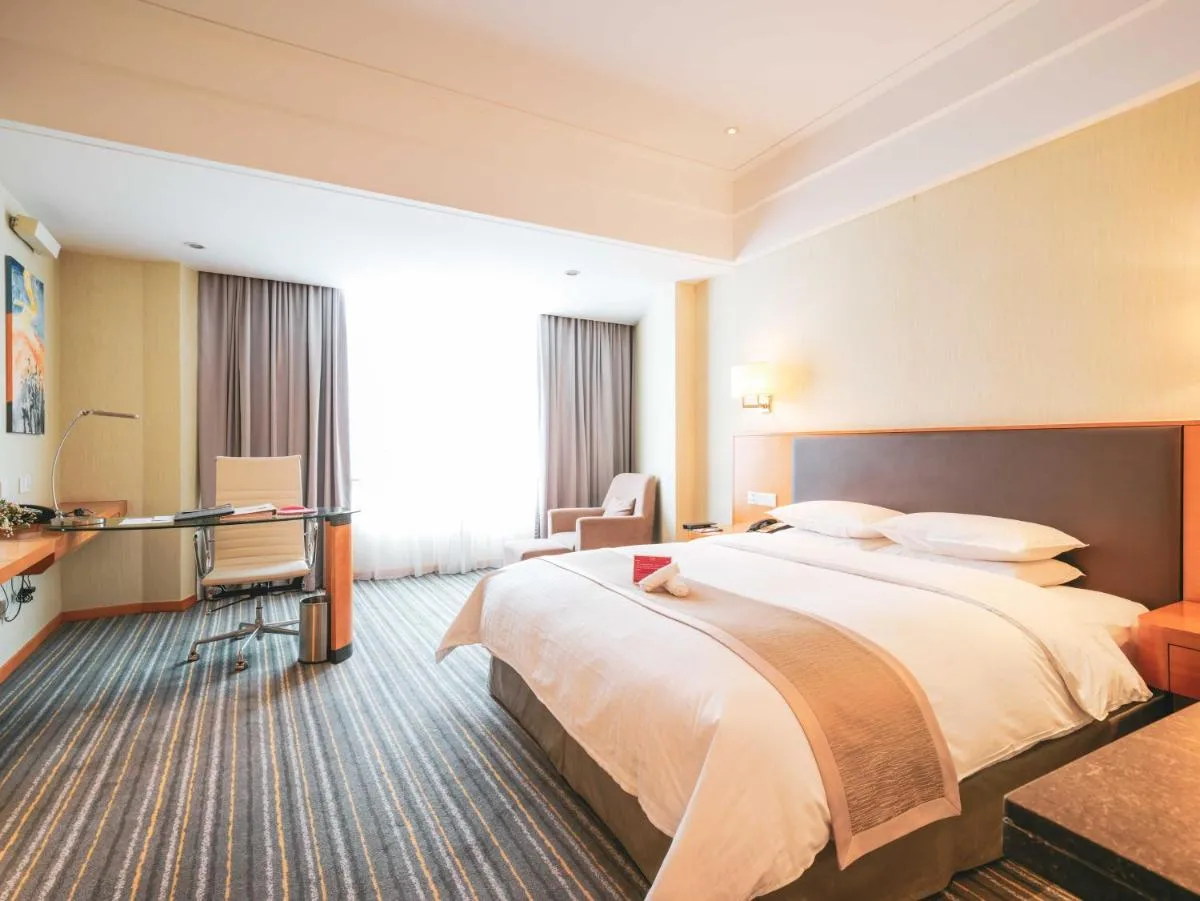 Image 6 of Ramada Plaza Shanghai Pudong Airport – 3 mins to PVG depature floor & check entrance with hotel shuttle