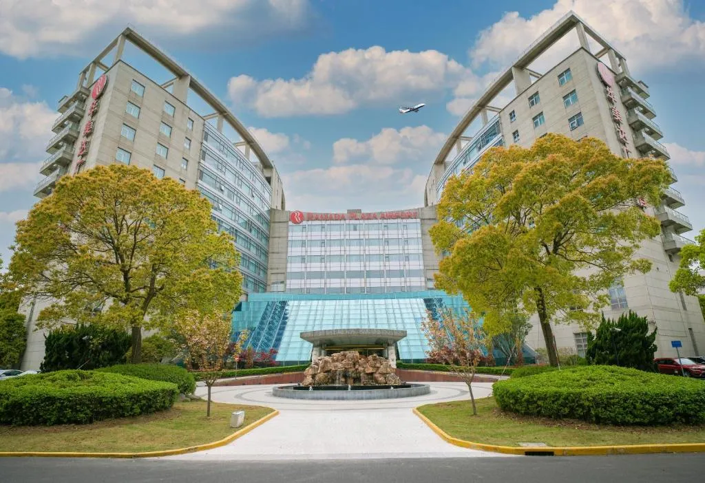 Image of Ramada Plaza Shanghai Pudong Airport – 3 mins to PVG depature floor & check entrance with hotel shuttle