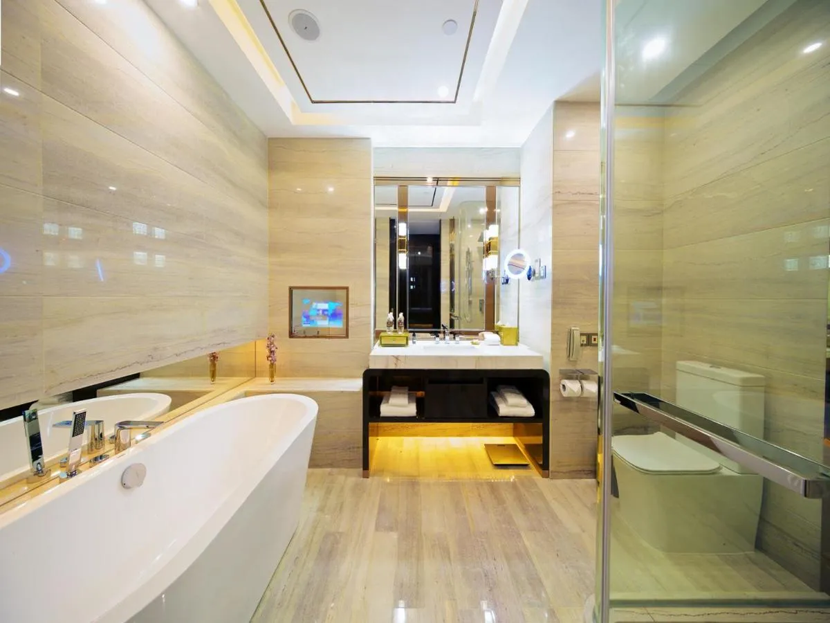 Image 2 of Royal Garden Hotel Shanghai-Free Shuttle to and From Disney & PVG & close Metro Line2 easy to SHA New Expo