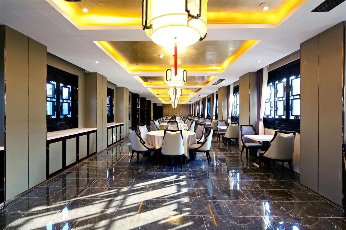 Image 4 of Royal Garden Hotel Shanghai-Free Shuttle to and From Disney & PVG & close Metro Line2 easy to SHA New Expo
