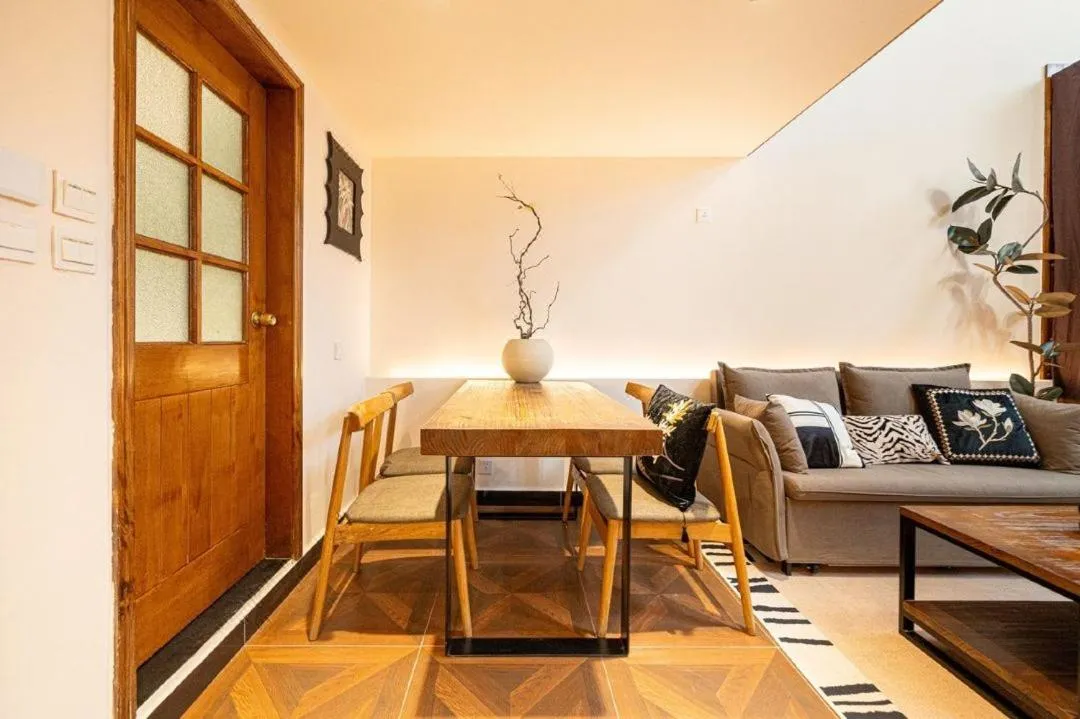 Image 3 of Shanghai Hills & Well-time MCM Family B&B with Terrace Near Line2 Jing’an Temple