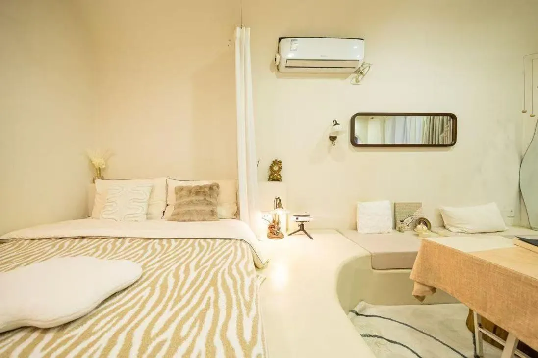 Image 5 of Shanghai Hills & Well-time Serene Loft one step away to Huaihai Rd