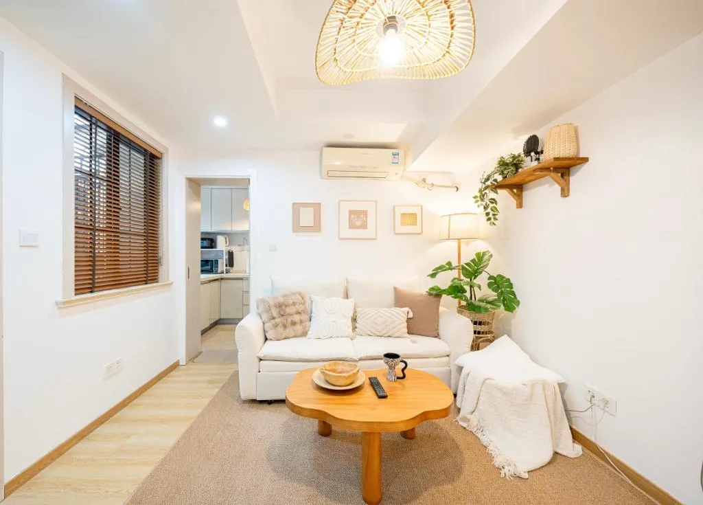 Image of Shanghai Hills & Well-time Woodland 3 bedrooms Suite close to Photospot Wukang Mansion